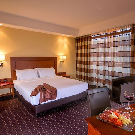 Hotel Capannelle Roma Экстерьер фото