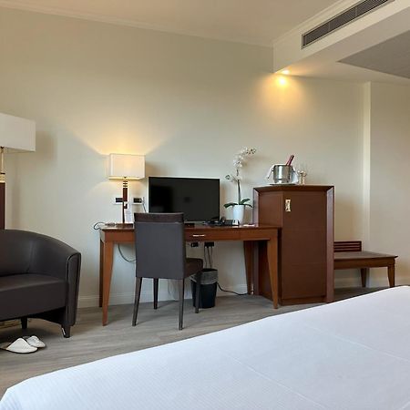 Hotel Capannelle Roma Экстерьер фото