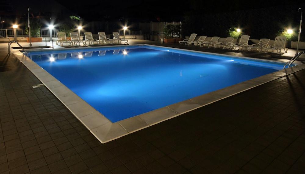 Hotel Capannelle Roma Экстерьер фото