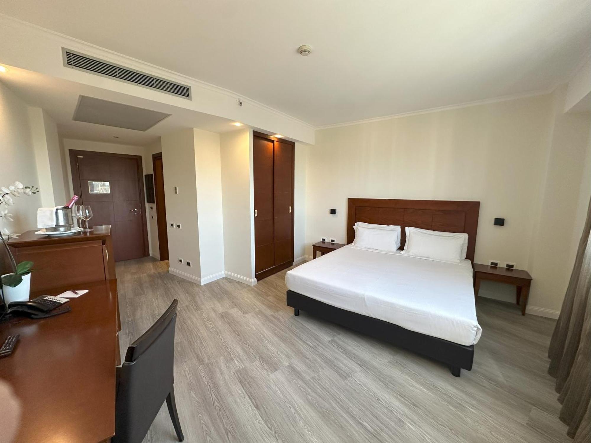 Hotel Capannelle Roma Экстерьер фото
