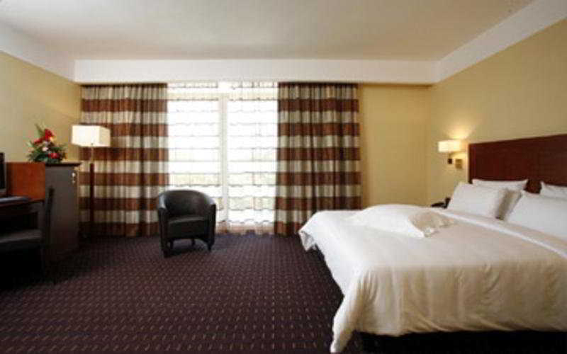 Hotel Capannelle Roma Экстерьер фото