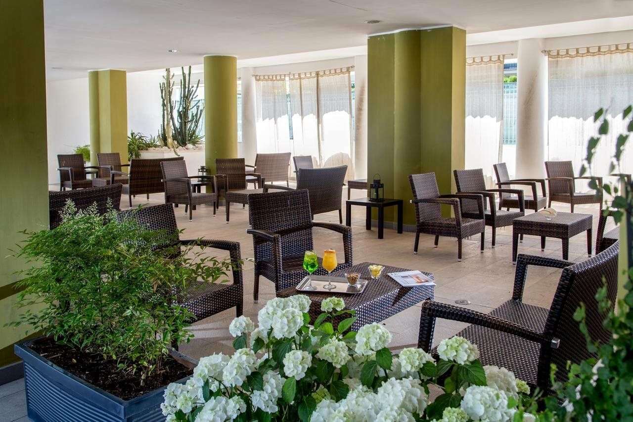 Hotel Capannelle Roma Экстерьер фото